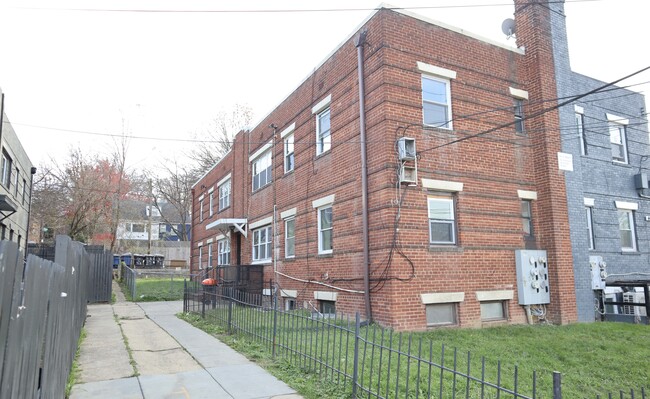 Foto del edificio - 4643 Hillside Rd SE