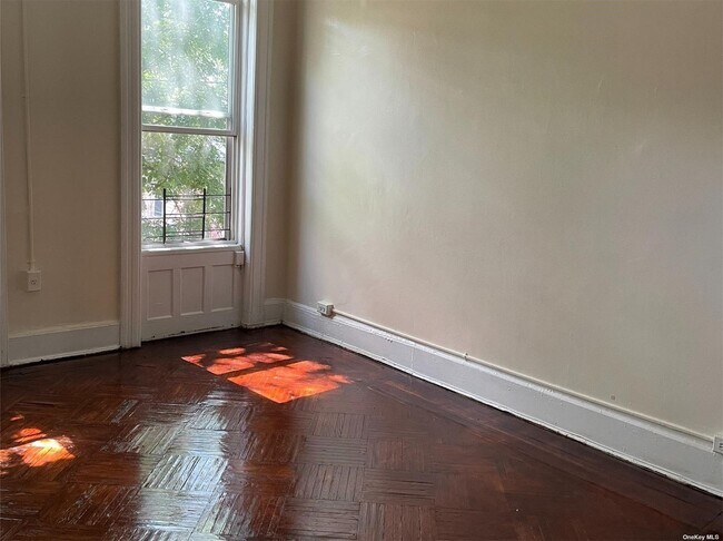 Foto del edificio - 1502 Putnam Ave