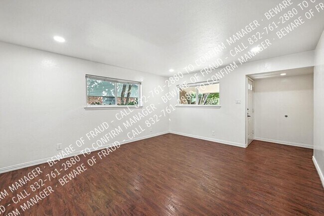 Foto del edificio - 525 Salem Dr