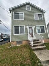 Building Photo - 111 Bayview Dr