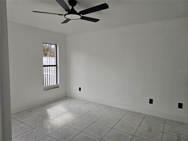 Building Photo - 826 N Horseshoe Bay Dr