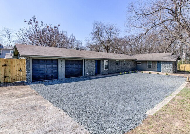 Foto del edificio - 5706 Gloucester Ln