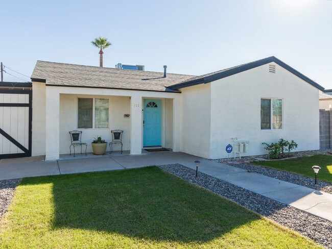 Photo - 911 W Roma Ave House