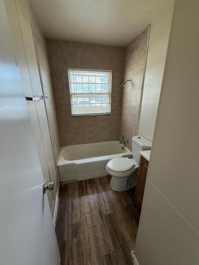 Foto del edificio - $0 First Month's Rent / $0 Deposit at Move-in