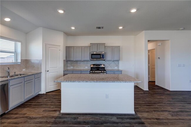 Building Photo - 15408 Summer Ray Dr