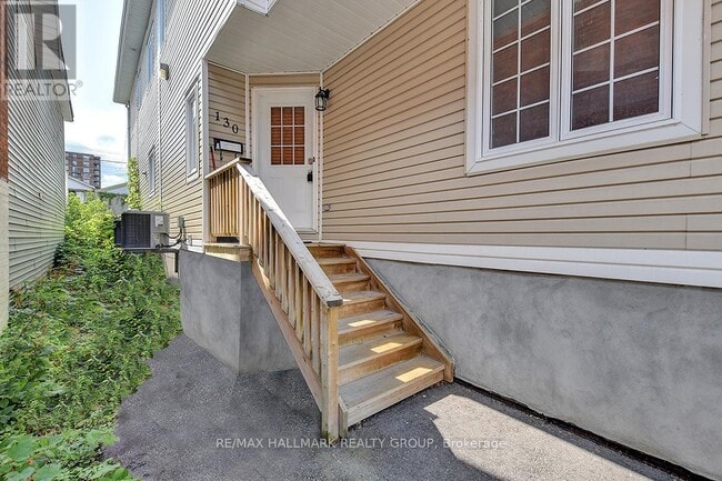 Building Photo - 130 Carruthers Ave