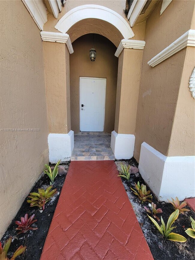 Foto del edificio - 4949 SW 134th Ave