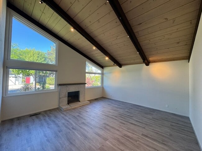 Building Photo - Beautifully Updated 3-Bedroom Home – First...