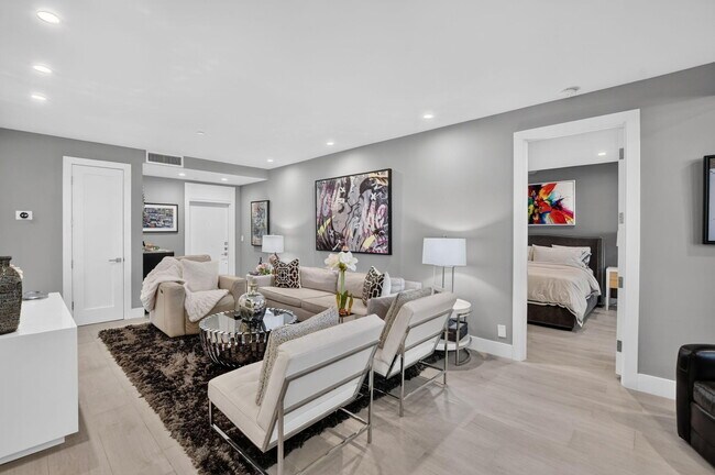 Foto del edificio - 7847 Lakeside Blvd