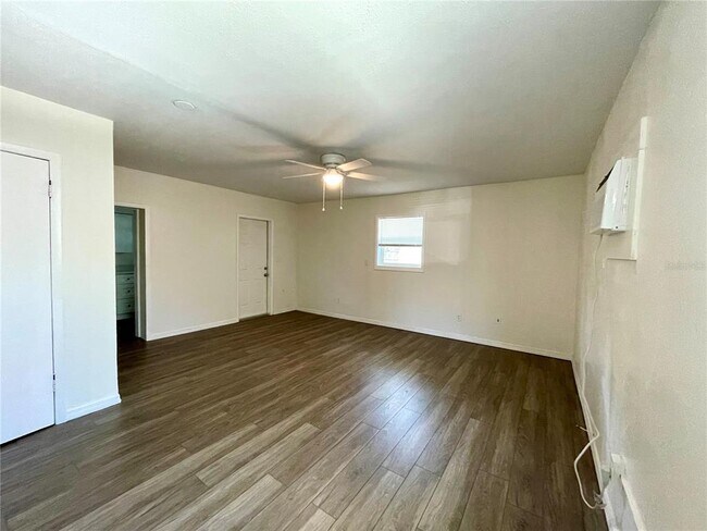 Foto del edificio - 401 1st Ave NE