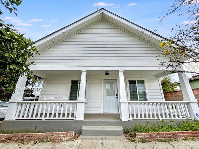 Building Photo - 3046 Guirado St