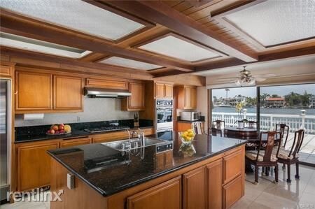Building Photo - 3552 Gilbert Dr