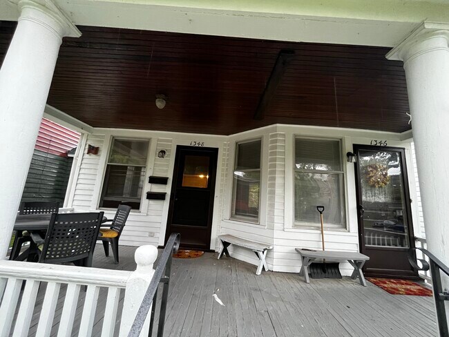 Foto del edificio - 1348 Cook Ave