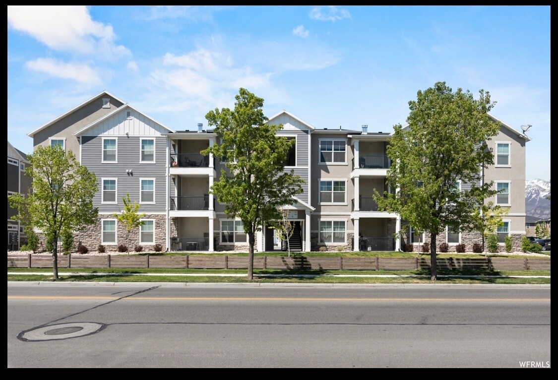 25 W Seasons Dr Unit 25, Vineyard, UT 84059 Condo for Rent in