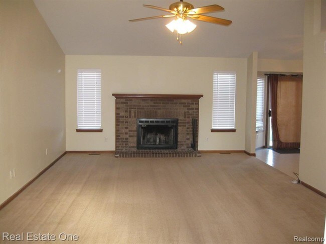 Foto del edificio - 46178 Duchess Dr