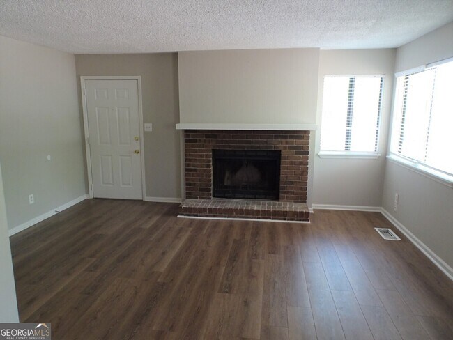 Building Photo - 13 Oak Mt Dr