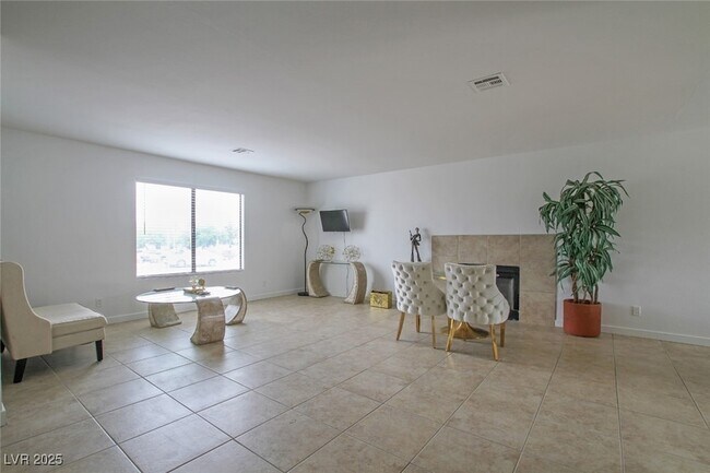 Foto del edificio - 396 Dooley Dr