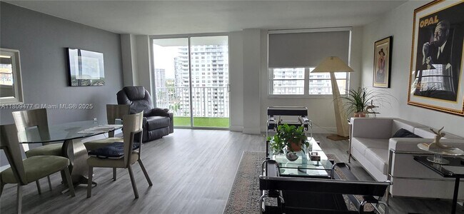 Foto del edificio - 2851 NE 183rd St