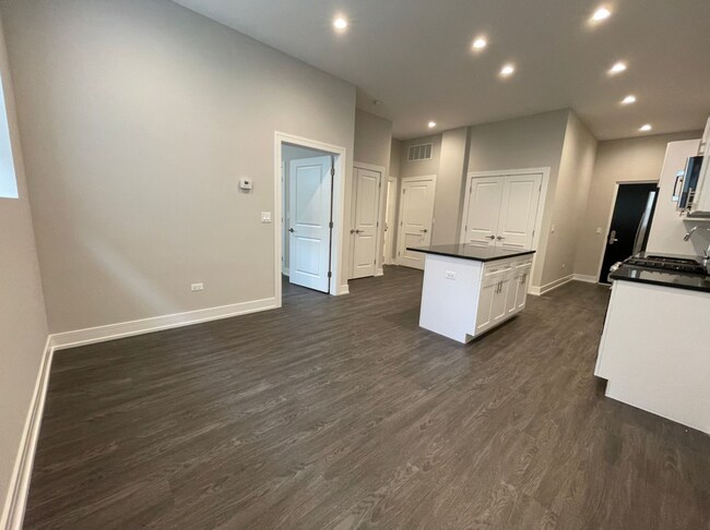 Foto del edificio - 1730 W Greenleaf Ave