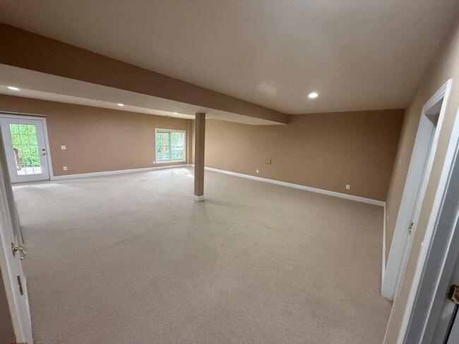 Building Photo - 8010 Tysons Oaks Ct