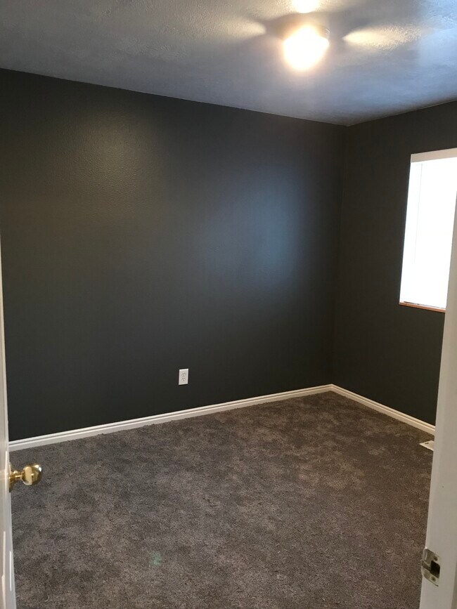 Fotografía del edificio - 434 W 7th Street