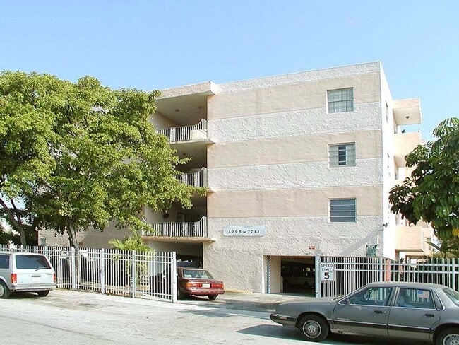 Foto del edificio - 1095 W 77 St Hialeah, FL 33014