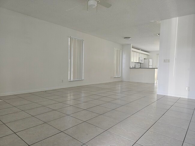 Building Photo - 4635 Orleans A Ct