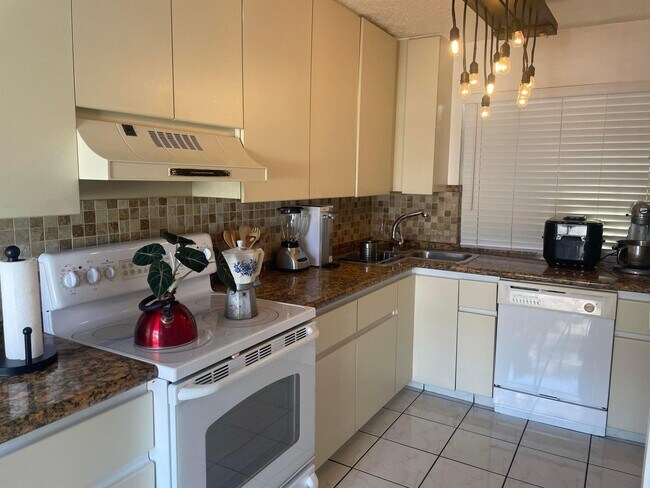 Foto del edificio - 1592 Springside Dr