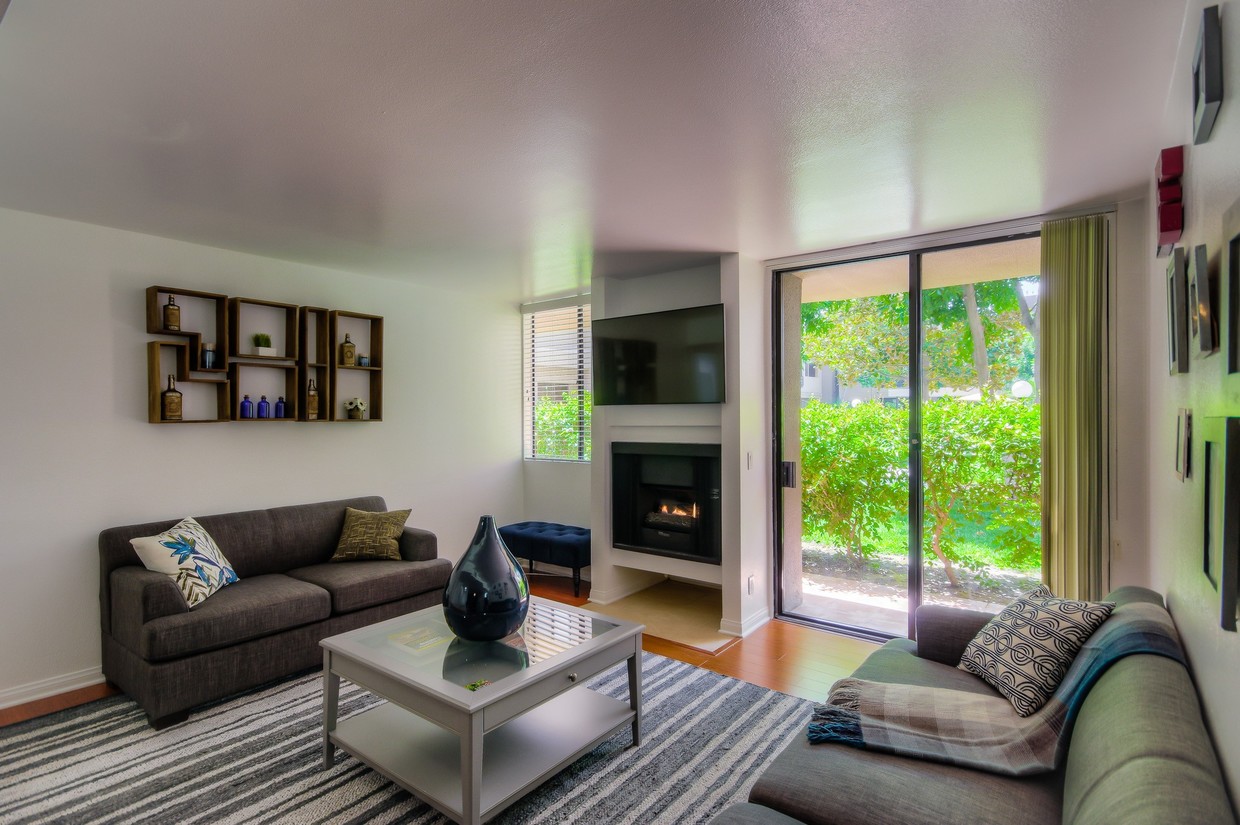 7826 Topanga Canyon Blvd, Canoga Park, CA 91304 Condo for Rent in Canoga Park, CA