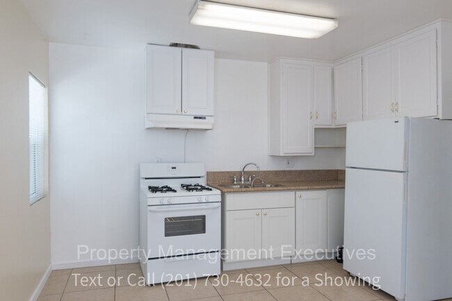 Foto del edificio - 4956-4956 Comanche Dr