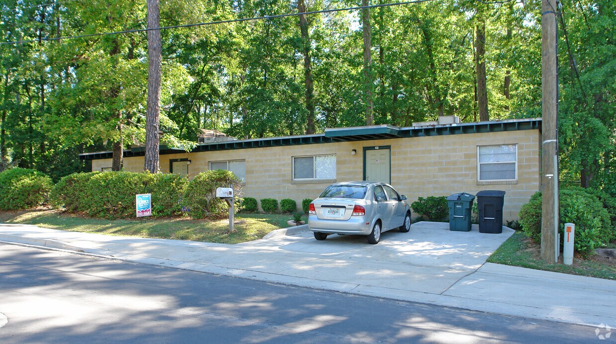 Foto del edificio - 831-837 White Dr