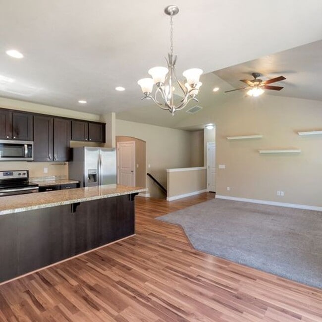 Building Photo - 1848 Woodview Dr W