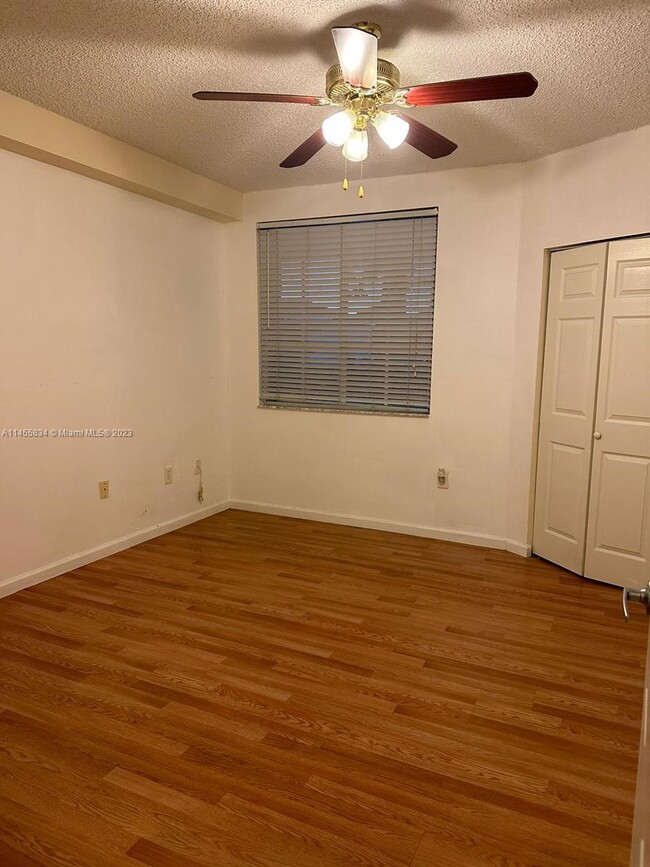 Foto del edificio - 8050 N Nob Hill Rd