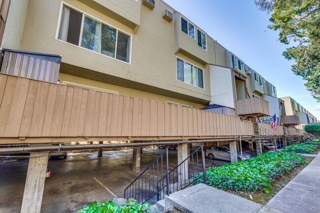 Building Photo - $500 off first months rent!