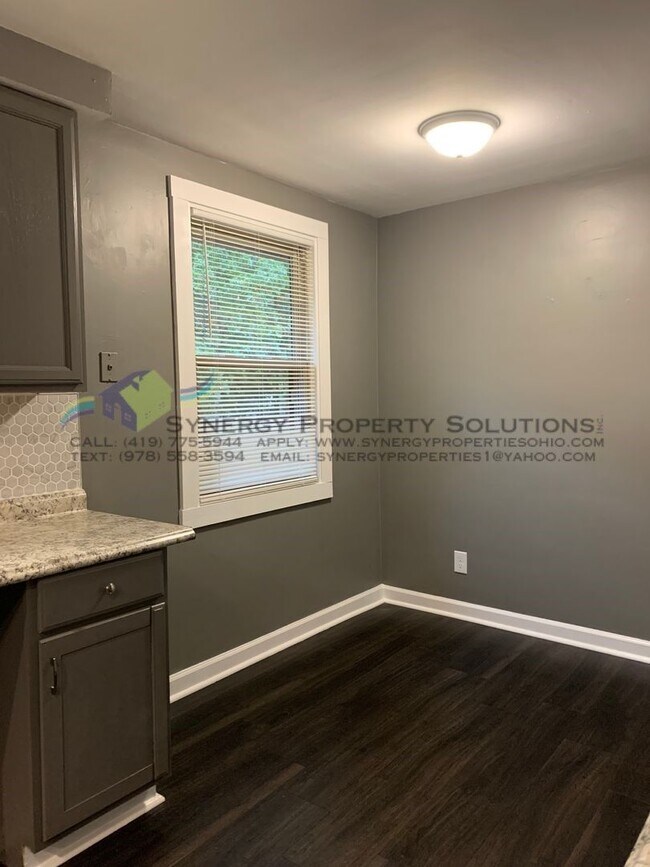 Building Photo - Ontario Home Available Now