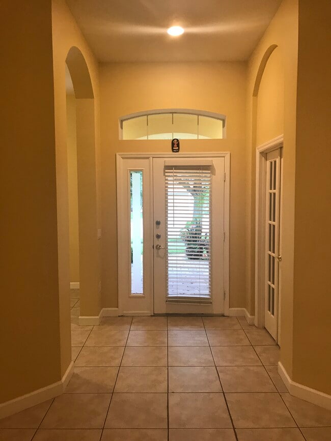 Entrance to grand living area - 1751 Crown Hill Blvd