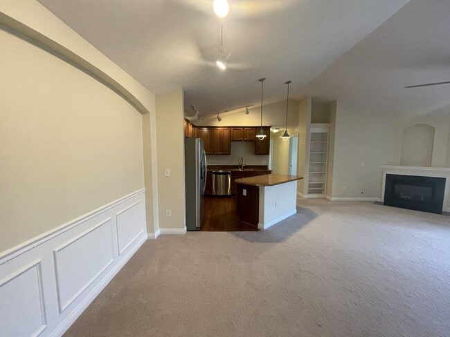 Foto del edificio - 5615 Frawley Dr