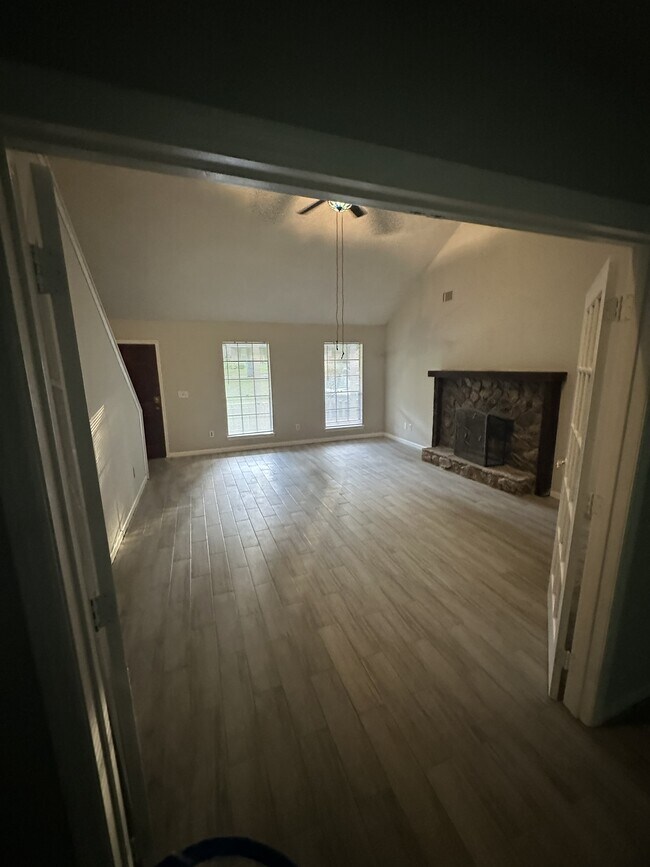 Foto del edificio - 8406 Red Cedar Way