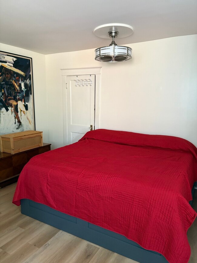 bedroom is large enough for king size bed - 1721 Nicholson Pl