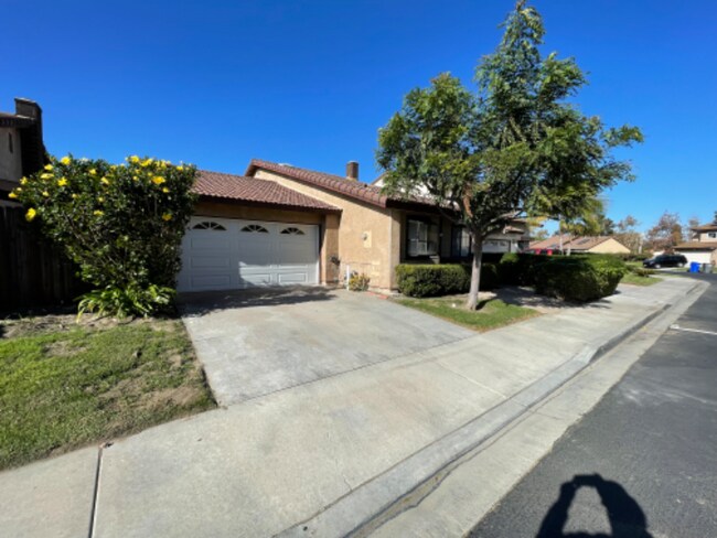 Building Photo - 4759 Mayflower Way