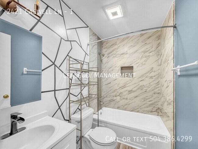 Foto del edificio - 2421 Caswell Ln