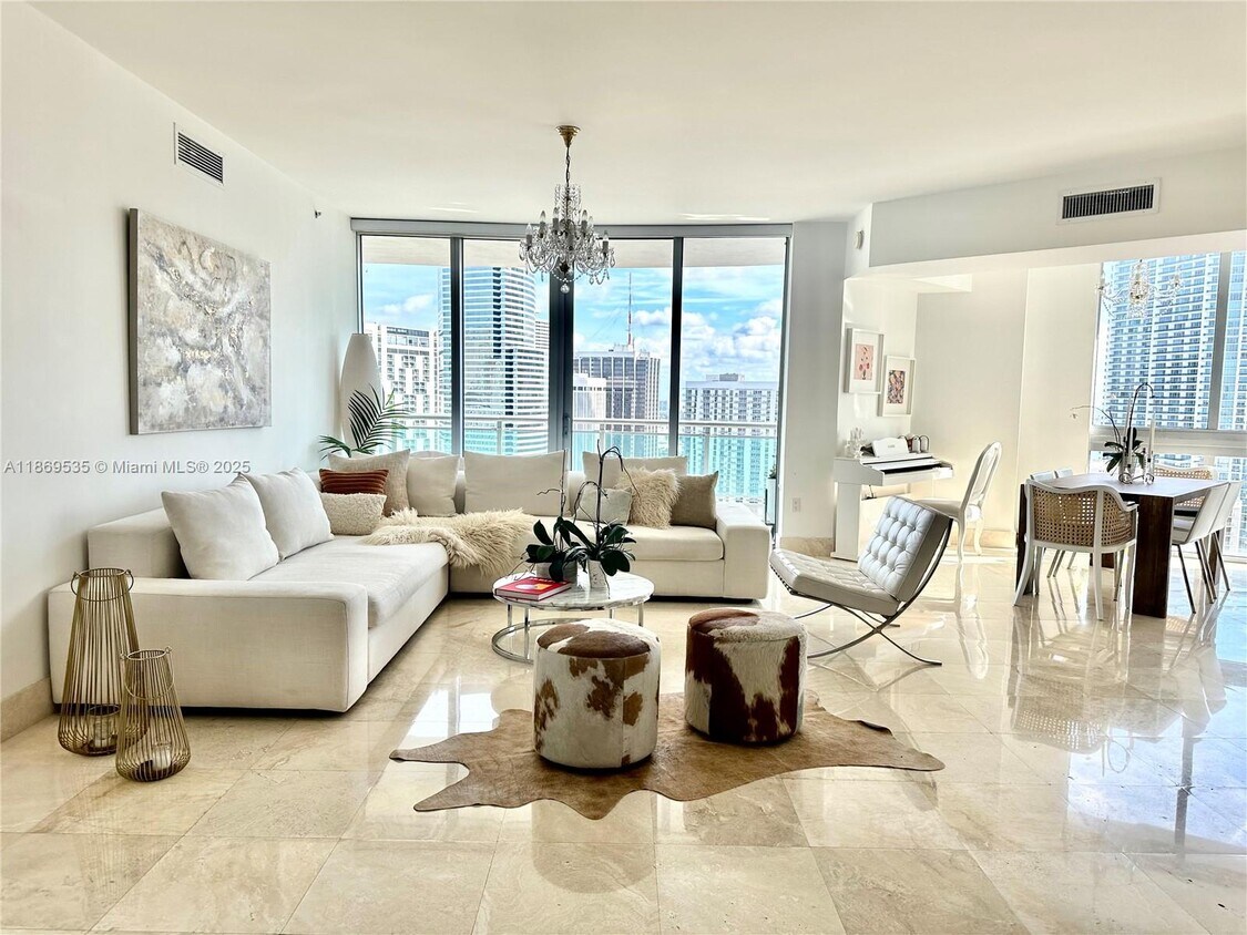 Foto principal - 350 S Miami Ave