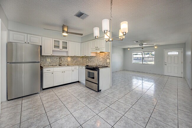 Foto del edificio - 2734 Ponce De Leon Blvd