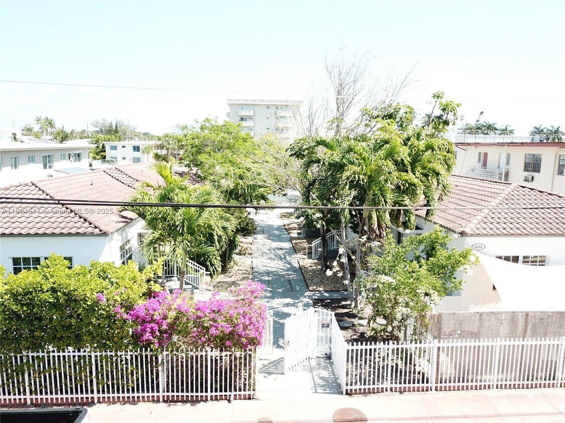 Primary Photo - 8335 Crespi Blvd
