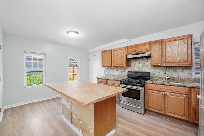 Foto del edificio - 2230 W 24th St