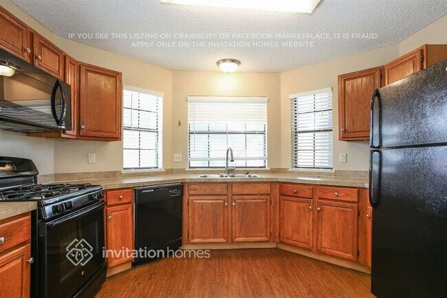 Foto del edificio - 2800 Claremont Dr