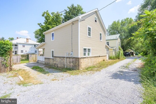 Building Photo - 623 1/2 Virginia Ave