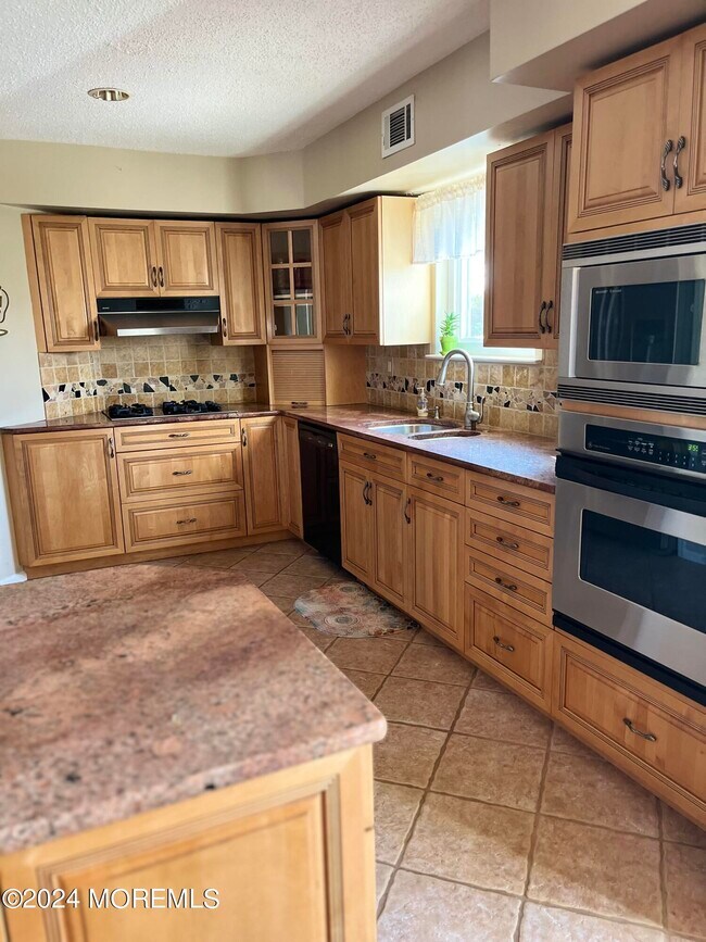 Foto del edificio - 172 Loganberry Ln