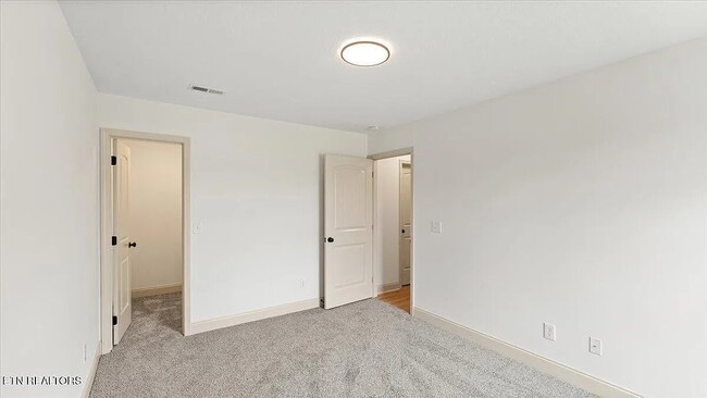 Foto del edificio - 6500 Locust Grove Ln