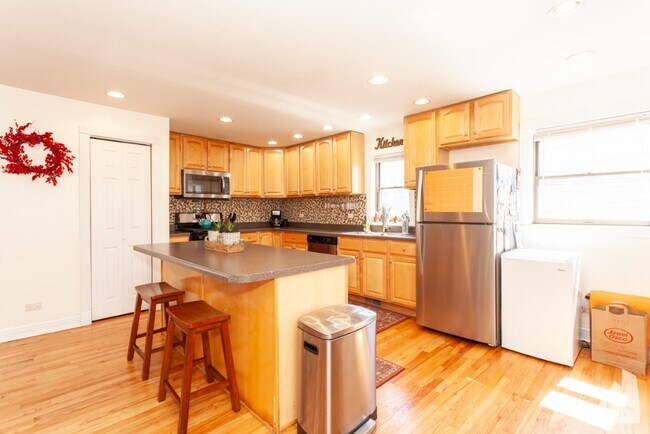 Foto del edificio - 1433 W Oakdale Ave